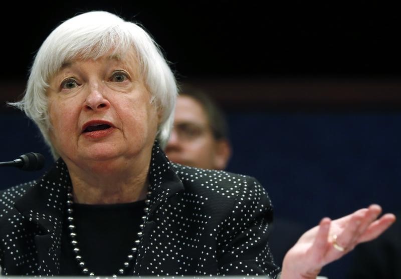 © Reuters. La Fed se encamina a desechar enfoque "paciente" sobre alzas de tasas de interés EEUU