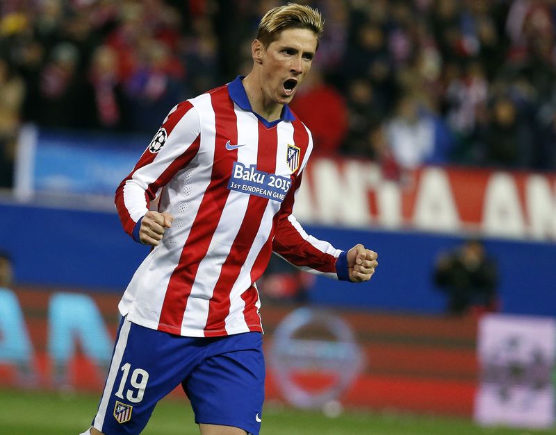 © Reuters. Torres anota el penalti decisivo para clasificar al Atlético contra el Leverkusen