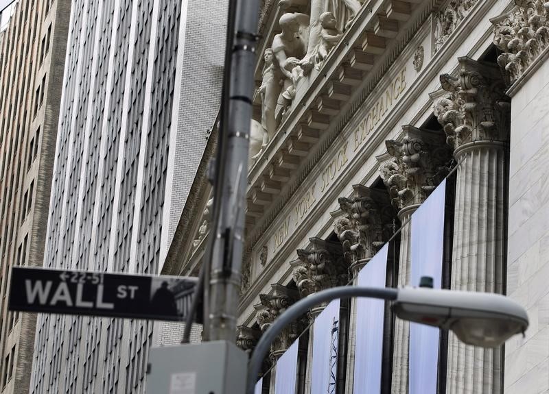 © Reuters. The outside of the New York Stock Exchange is seen in New York