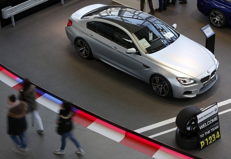 © Reuters. BMW POURRAIT PERDRE SA PLACE DE N°1 MONDIAL DU HAUT DE GAMME