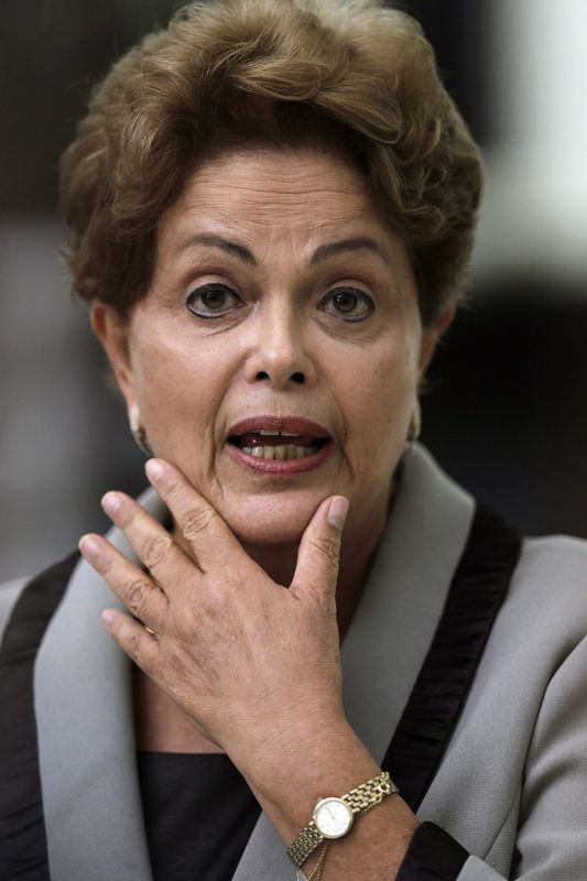 © Reuters. استطلاع للرأي: تراجع شعبية رئيسة البرازيل جراء الاقتصاد