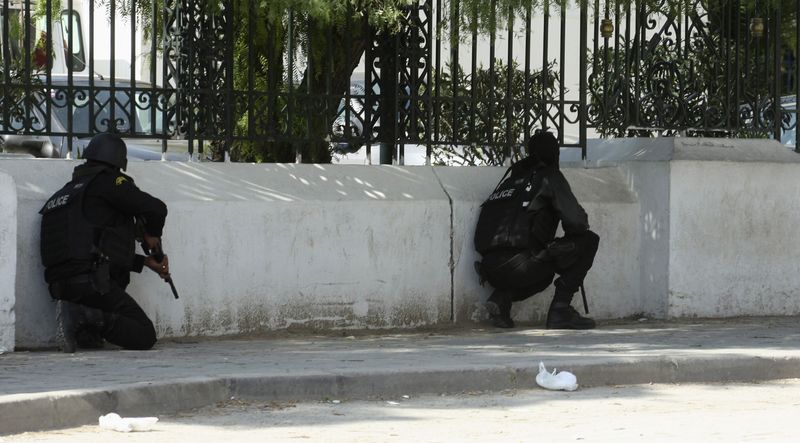 © Reuters. OPÉRATION DE SAUVETAGE TERMINÉE À TUNIS