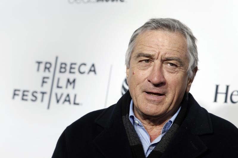 © Reuters. Robert De Niro poses on the red carpet upon arriving for the 2014 Tribeca Film Festival opening night screening of 'Time Is Illmatic' in New York