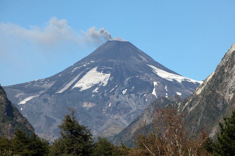 © Reuters. Vulcão chileno Villarrica volta a expelir cinzas