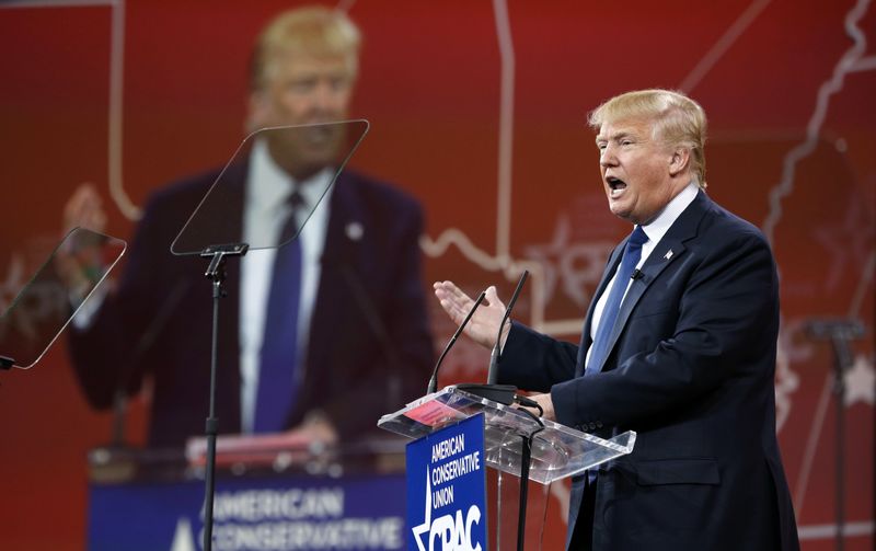 © Reuters. Donald Trump speaks at the Conservative Political Action Conference at National Harbor in Maryland