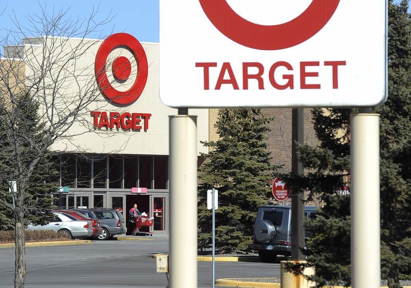 © Reuters. A shopper leaves a Target store after Target announced that 3,100 positions would be eliminated, in St Louis Park, Minnesota