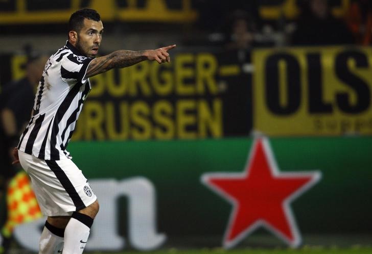 © Reuters. Tevez comemora gol da Juventus contra o Borussia Dortmund 