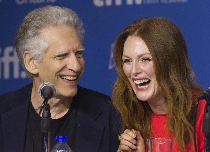 © Reuters. Diretor David Cronenberg e a atriz Julianne Moore em Toronto