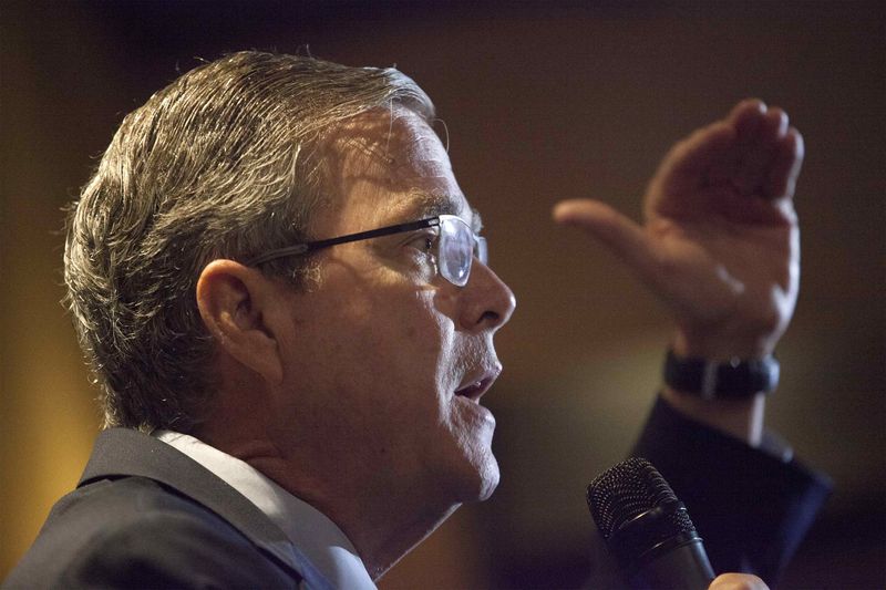 © Reuters. Probable 2016 Republican U.S. presidential candidate and former Florida Governor Jeb Bush speaks at a Horry County Republican Party breakfast in Myrtle Beach
