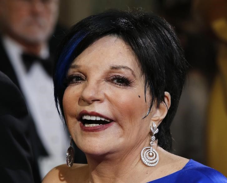 © Reuters. Singer Liza Minnelli arrives at the 86th Academy Awards in Hollywood