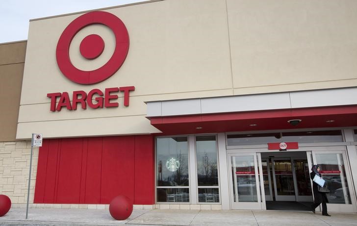 © Reuters. A customer leaves one of the stores of discount retail chain Target in Ancaster