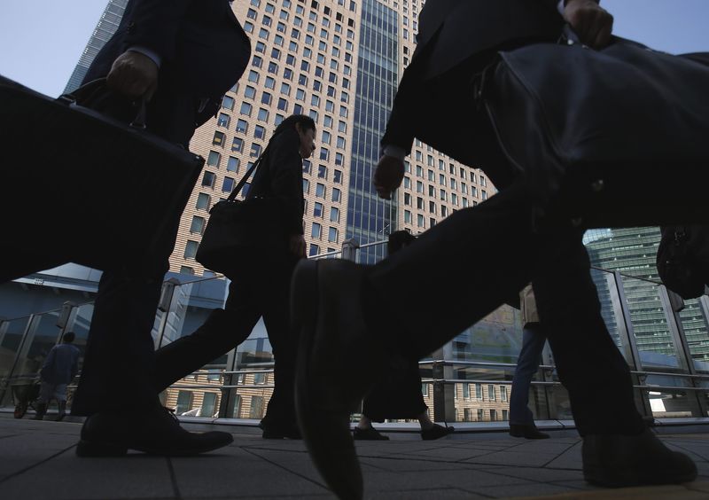 © Reuters. People walk on an overpass in a business district of Tokyo