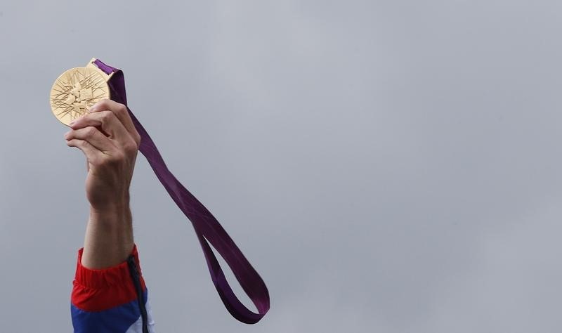 © Reuters. Britain's gold medal in the men's canoe double (C2) final is seen during the victory ceremony at Lee Valley White Water Centre during the London 2012 Olympic Games