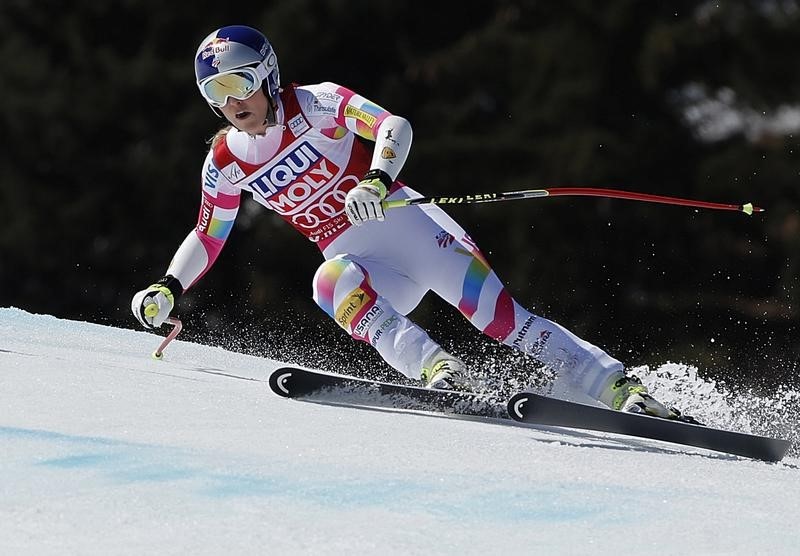 © Reuters. Vonn of the U.S. skis during the women's Super G race at the Alpine Skiing World Cup Finals in Meribel
