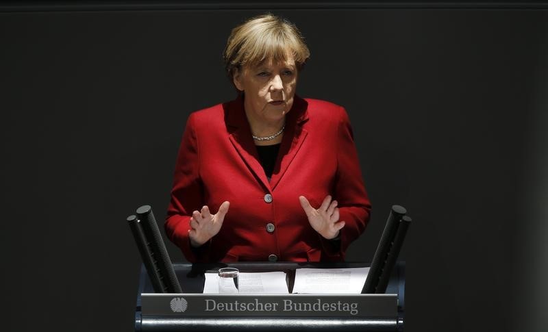 © Reuters. A chanceler alemã, Angela Merkel, faz um discurso no Bundestag, em Berlim