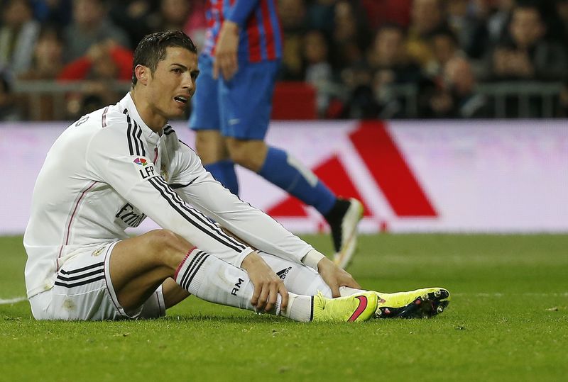 © Reuters. Real Madrid's Cristiano Ronaldo reacts during their Spanish First Division soccer match against Levante at Santiago Bernabeu stadium in Madrid