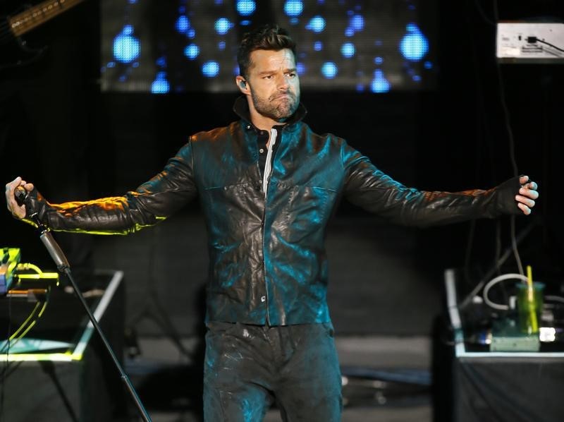 © Reuters. Ricky Martin usa la música para enfrentar el tráfico de menores