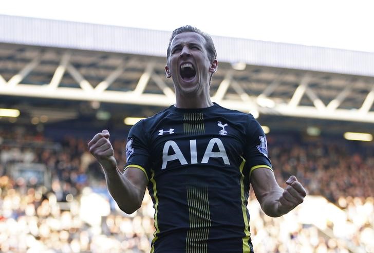 © Reuters. Harry Kane comemora gol pelo Tottenham contra o Queens Park Rangers
