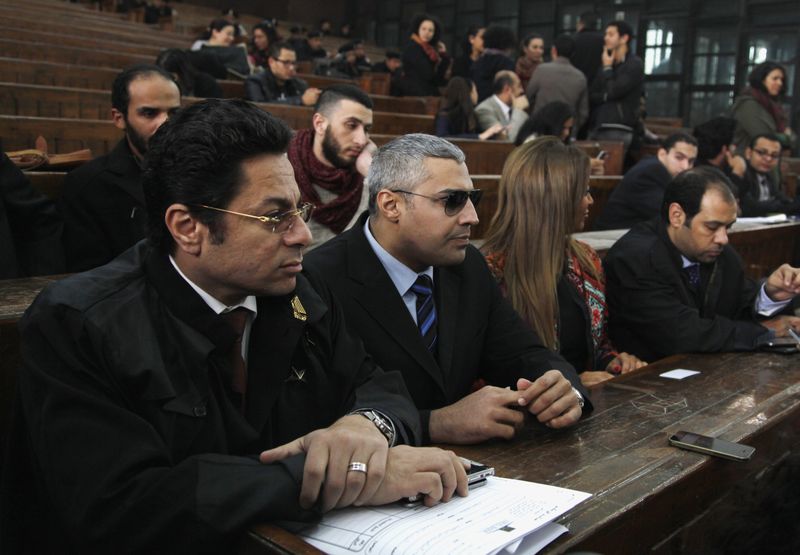 © Reuters. محكمة مصرية ترجيء محاكمة صحفيي الجزيرة إلى 25 مارس