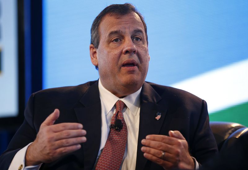 © Reuters. New Jersey Governor Chris Christie speaks at the Iowa Agriculture Summit in Des Moines