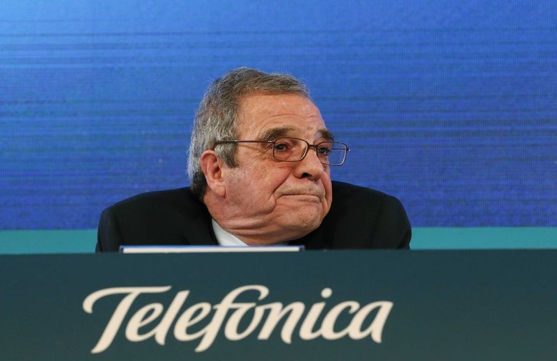 © Reuters. Telefónica podría amplir capital por 3.000 mlns la próxima semana