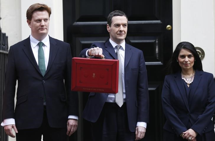 © Reuters. Britain's Chancellor of the Exchequer George Osborne holds up his budget case for the cameras as he stands outside number 11 Downing Street in central London