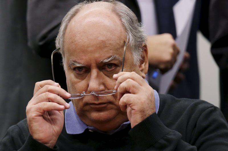 © Reuters. Renato Duque, ex-diretor da Petrobras, na CPI da Petrobras