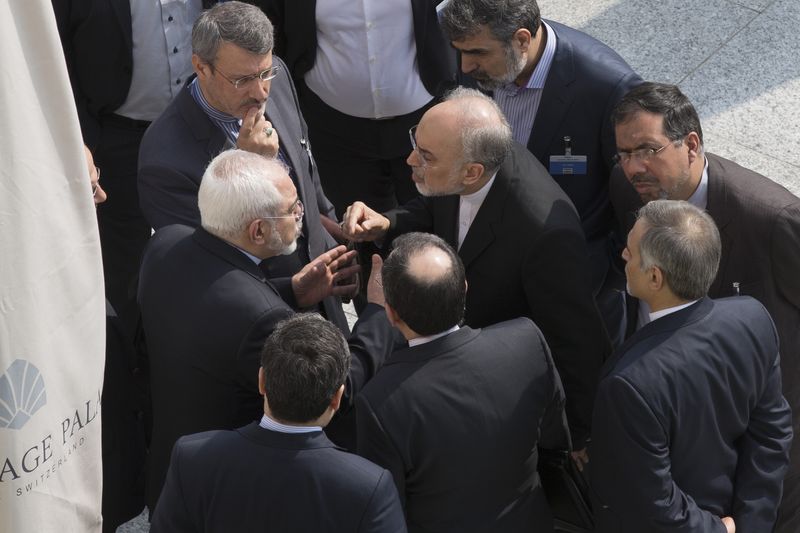 © Reuters. Autoridades iranianas conversam em Lausanne
