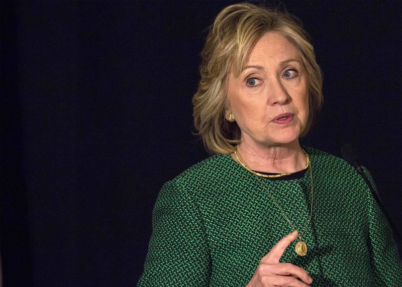 © Reuters. Former U.S. Secretary of State Hillary Clinton speaks after being inducted into the Irish American Hall of Fame in New York