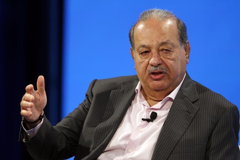 © Reuters. Carlos Slim, Lifetime Honorary Chairman, Telefonos de Mexico, speaks at the WSJD Live conference in Laguna Beach