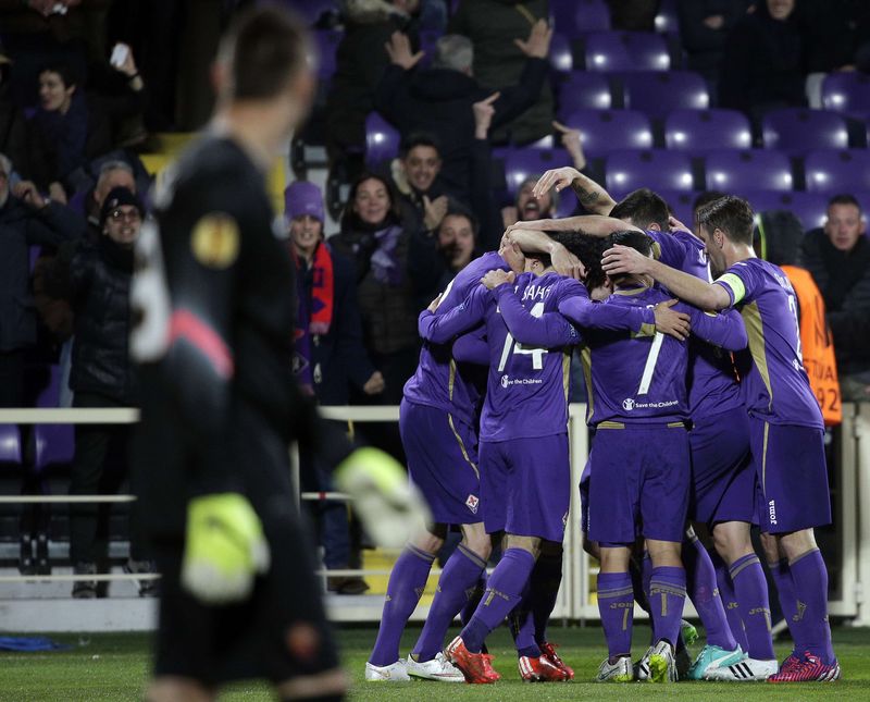 © Reuters. فيورنتينا يطيح بآمال روما في الدوري الأوروبي.. وأشبيلية ونابولي يتأهلان أيضا