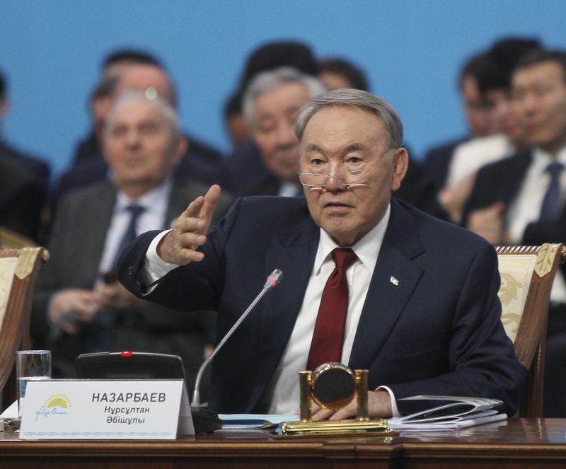 © Reuters. Kazakh President Nazarbayev addresses the ruling party congress in Astana