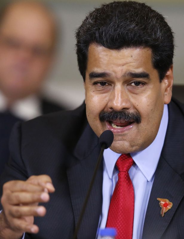© Reuters. Venezuela negocia préstamos por 10.000 millones de dólares con China