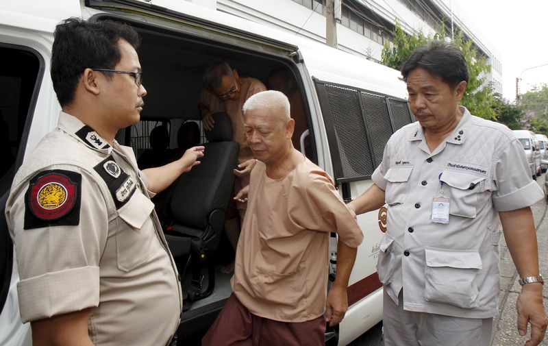 © Reuters. محكمة عسكرية في تايلاند تسجن رجلا بتهمة إهانة الملك