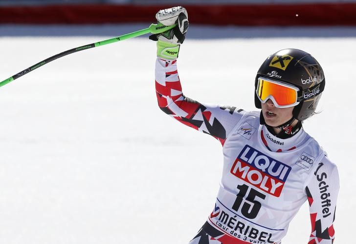 © Reuters. Fenninger of Austria reacts in the arrival area in the women's Super G race at the Alpine Skiing World Cup Finals in Meribel