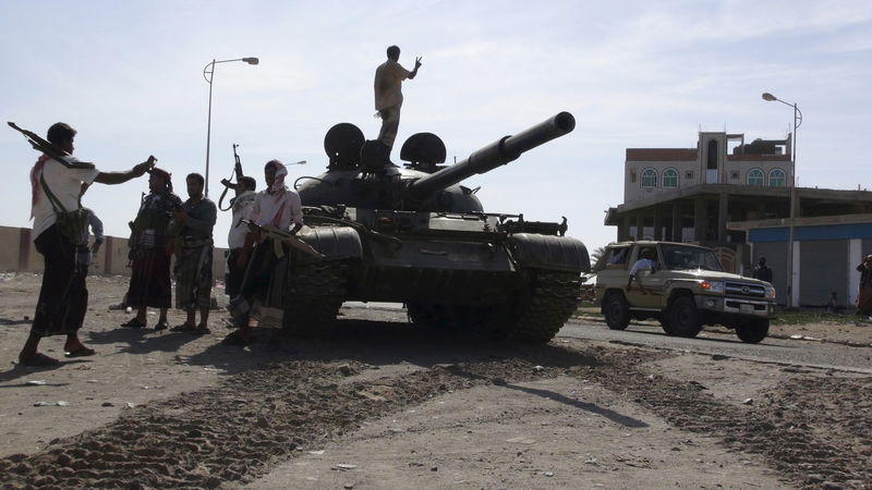 © Reuters. Dos suicidas causan decenas de muertos y heridos en dos mezquitas de Yemen