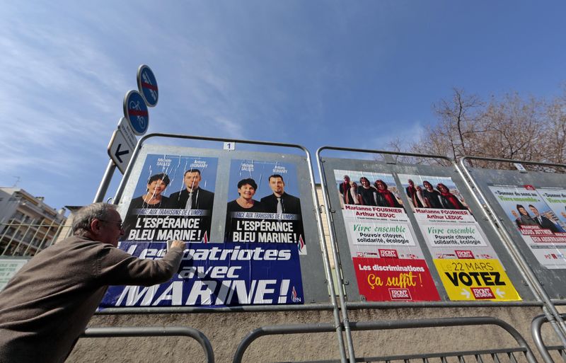 © Reuters. LA PROGRESSION DU FN NA PAS ÉTÉ ENTAMÉE PAR LA CHARGE DU GOUVERNEMENT À SON ENCONTRE