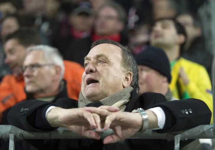 © Reuters. Advocaat is banned to the stands during the Europa League soccer match against FC Anji Makhachkala