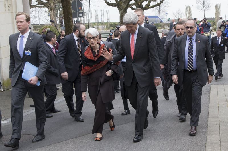 © Reuters. كيري يبحث يوم السبت أمر المفاوضات الإيرانية مع وزراء أوروبيين
