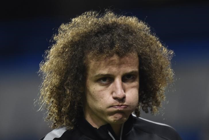 © Reuters. David Luiz antes de jogo entre Chelsea e Paris St Germain