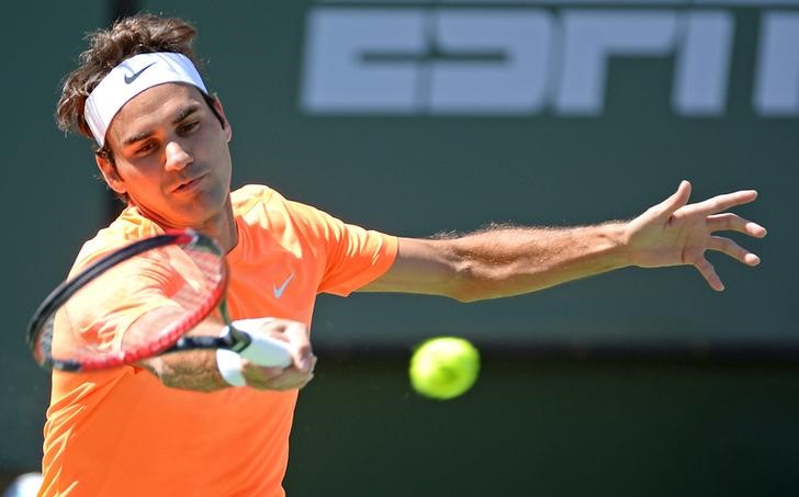 © Reuters. Roger Federer durante lance da partida contra Tomas Berdych