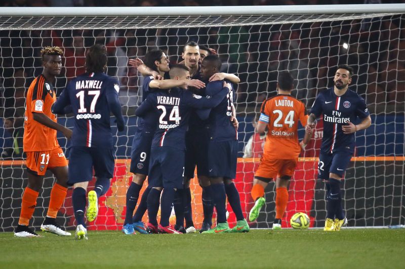 © Reuters. Paris St Germain's Ibrahimovic celebrates after scoring during their French Ligue 1 soccer match against Lorient at Parc des Princes stadium in Paris