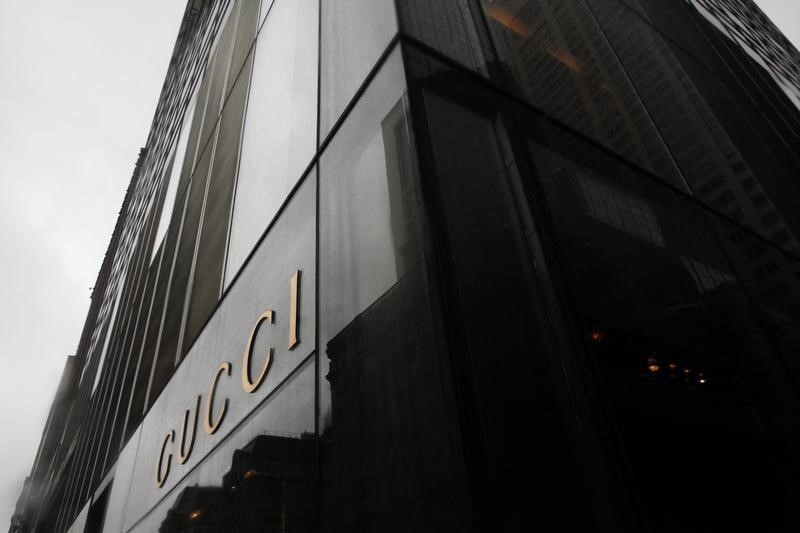 © Reuters. A sign is seen for a high-end retail store along 5th Avenue in New York