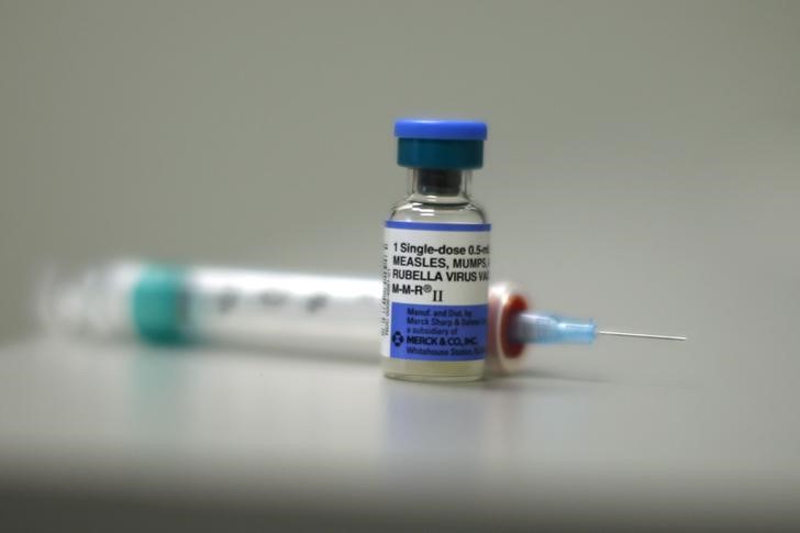 © Reuters. منظمة الصحة تحث على التطعيم الشامل ضد الحصبة في مناطق انتشار الايبولا