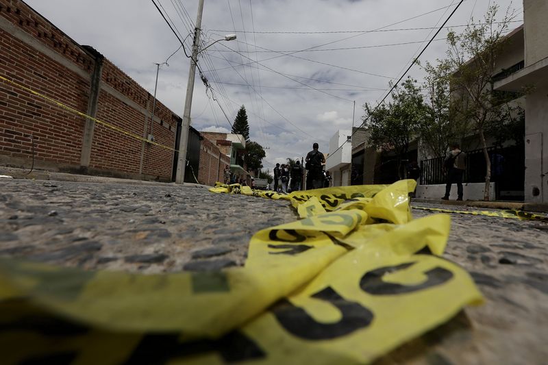 © Reuters. مقتل عشرة في المكسيك في تبادل لإطلاق النار بعد نصب كمين للشرطة