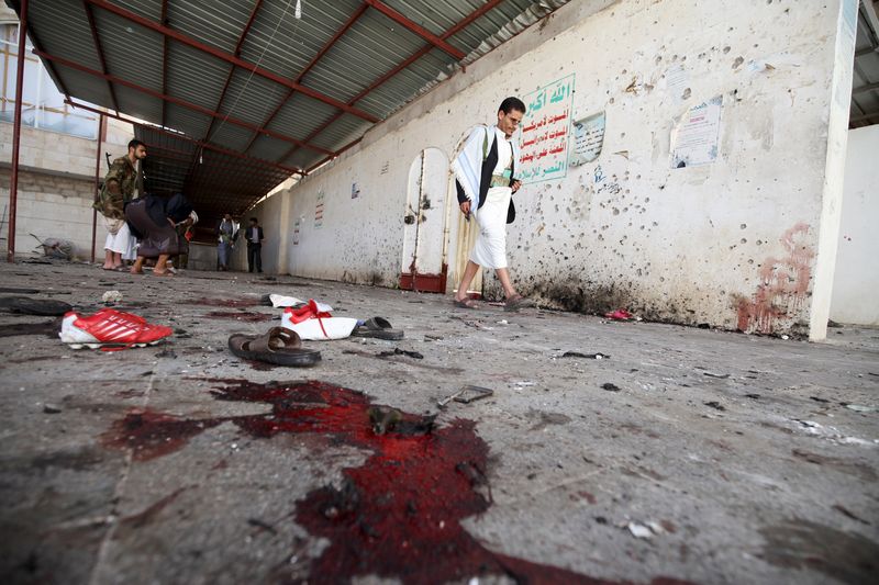 © Reuters. طرد مقاتلي القاعدة من مدينة يمنية بعدما قتلوا 20 جنديا