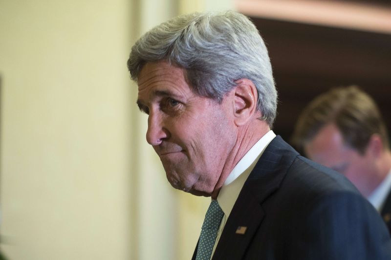 © Reuters. كيري يلقي كلمة بشأن المحادثات النووية مع إيران