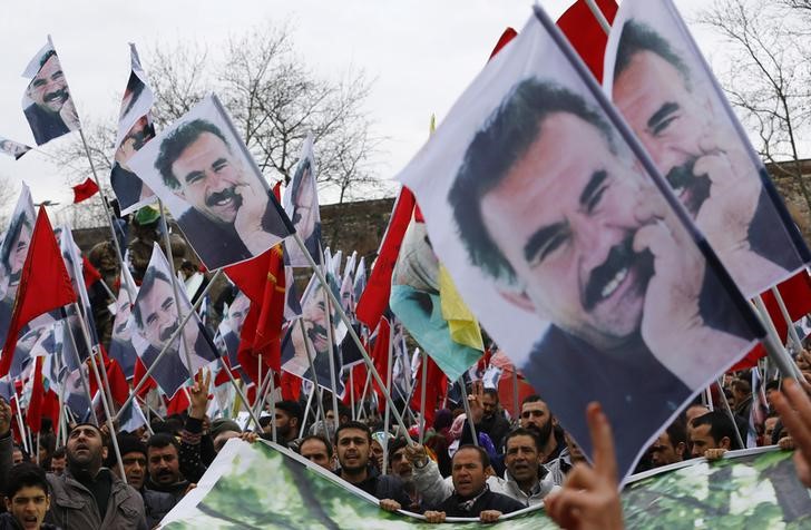 © Reuters. عشرات الآلاف من الأكراد يحتشدون في تركيا لسماع رسالة من أوجلان
