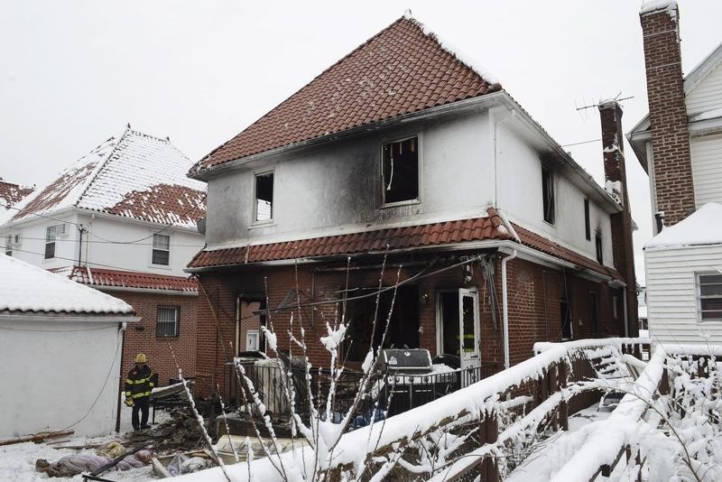 © Reuters. مقتل سبعة أطفال في حريق داخل منزل في بروكلين