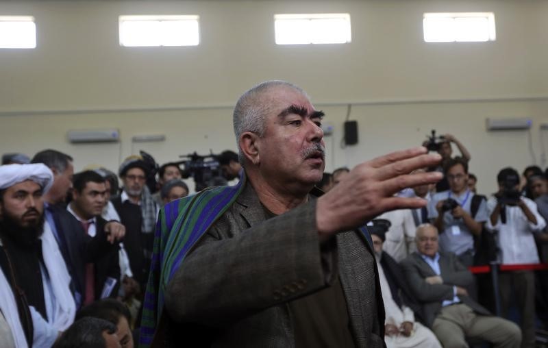 © Reuters. Abdul Rashid Dostum, an Uzbek leader and a vice-presidential candidate, talks with his supporters in Kabul